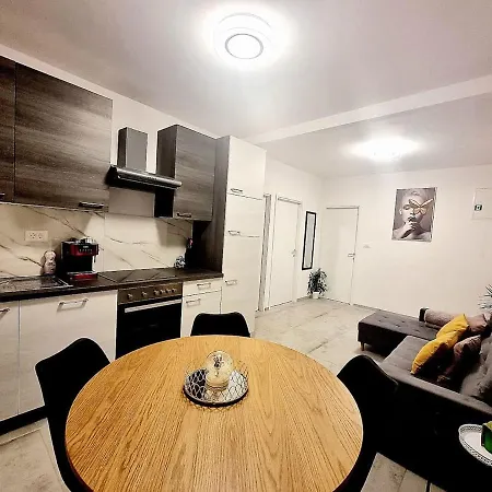 La Paulina's Iii Zadar