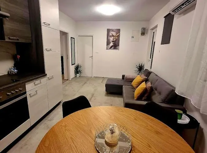 La Paulina's Iii Apartman *