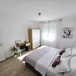 La Paulina's Iii Apartman *