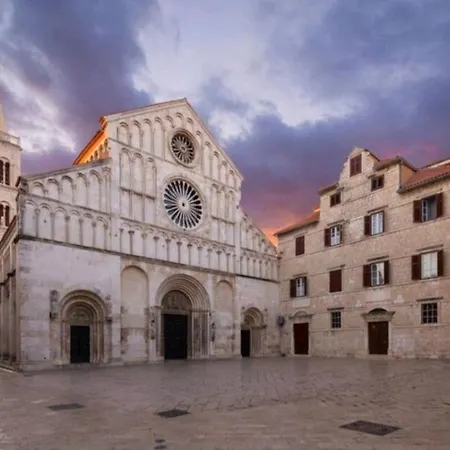 La Paulina's Iii 아파트 자다르